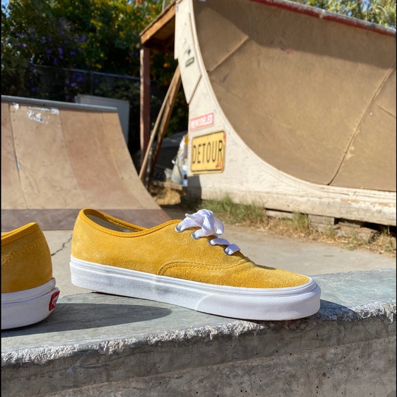Classic Yellow Suede Authentic Vans - Picture 7 of 9